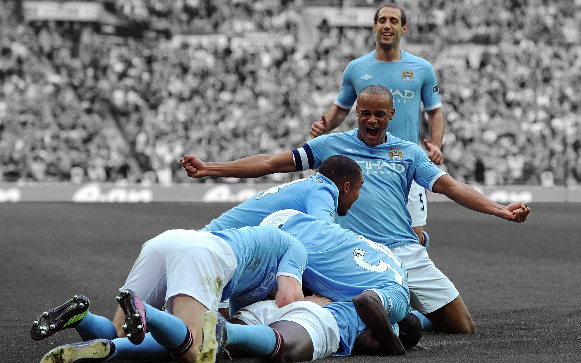 开云体育平台-巴黎圣日耳曼再度上演帽子戏法，莱比锡后防线成筛子，法甲豪门强势碾压德甲劲旅，巴黎圣日耳曼帽子戏法狂屠莱比锡